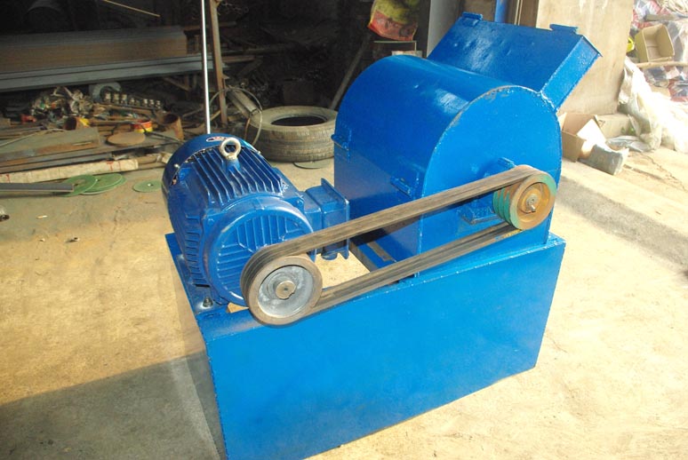 粉餅機(jī)，碎餅機(jī)，大餅打碎機(jī)，花生茶籽大豆餅粉碎機(jī)